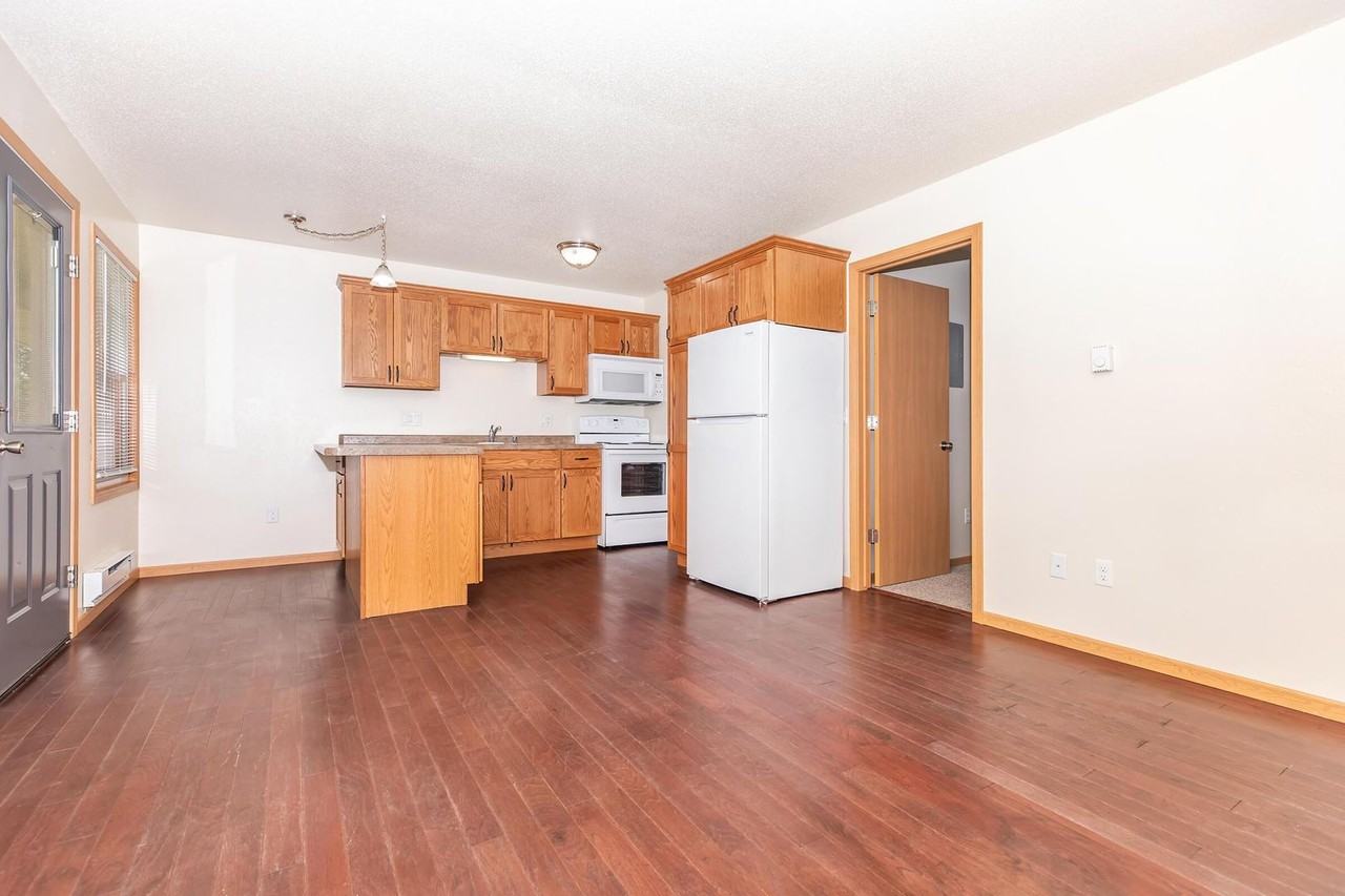 Cozy 1 Bedroom Available Now! - Photo 3 of 34