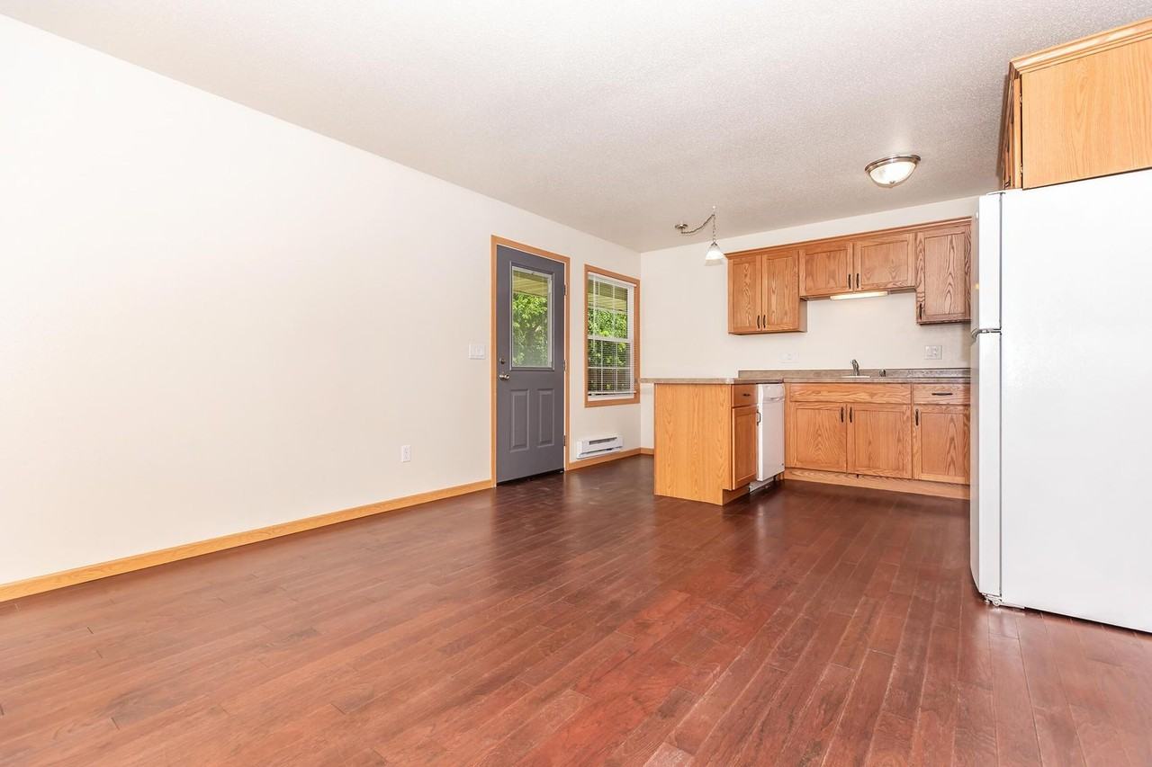 Cozy 1 Bedroom Available Now! - Photo 4 of 34