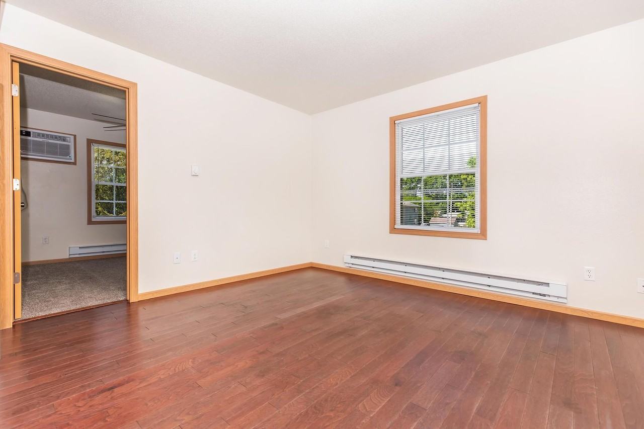 Cozy 1 Bedroom Available Now! - Photo 6 of 34