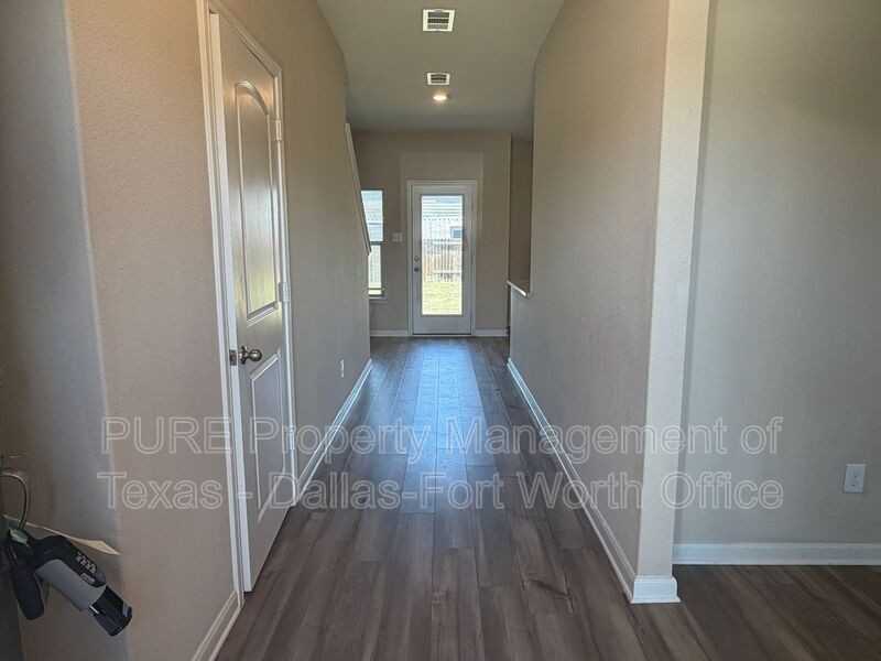 315 Honeysuckle Ln - Photo 2 of 31