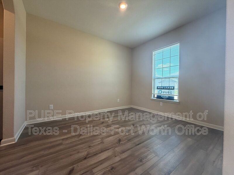 315 Honeysuckle Ln - Photo 3 of 31