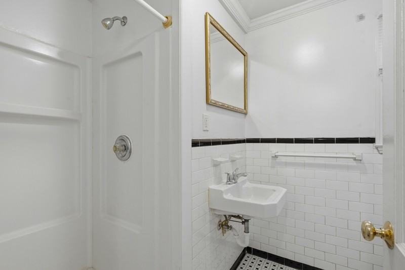 3511 6th St - Photo 6 of 10