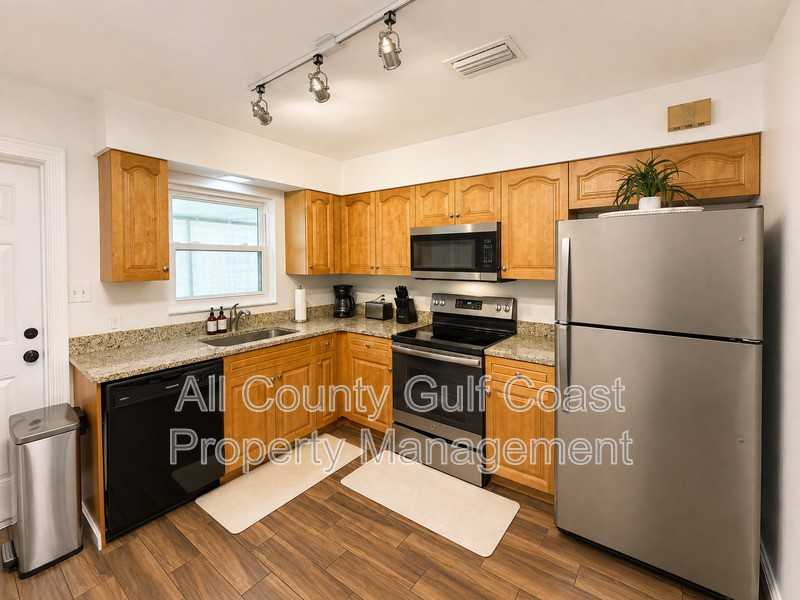 2804 19th Ave W - Photo 4 of 12