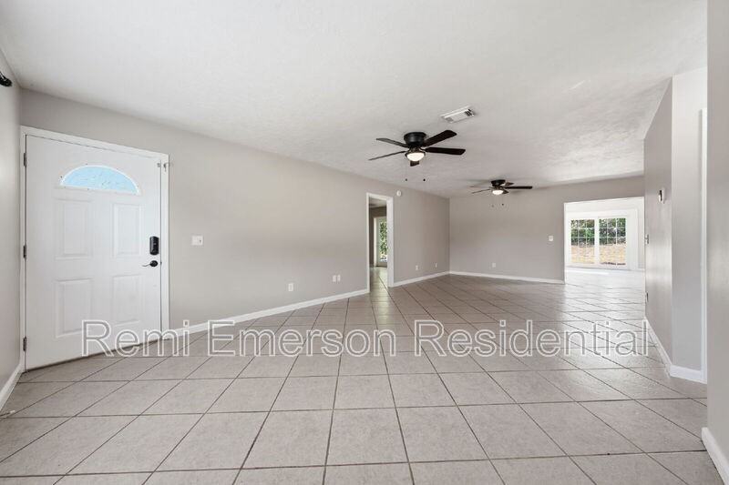 917 Alabama Woods Ln - Photo 2 of 28