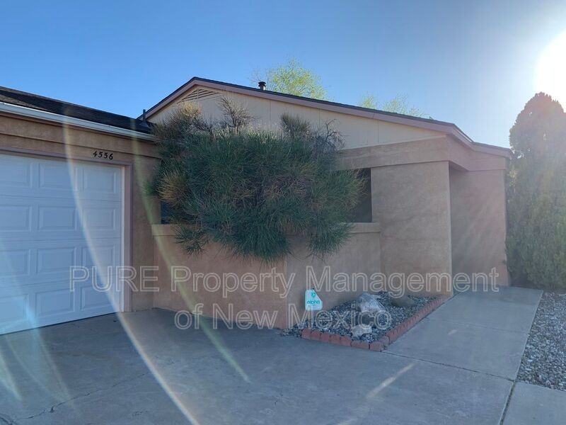 4556 Platinum Dr Ne - Photo 2 of 23