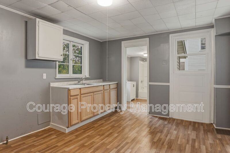 291 Sunset Dr #101 - Photo 3 of 17