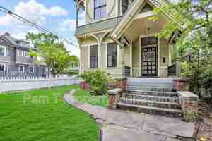 featured image of 201 W 37th St #MAIN