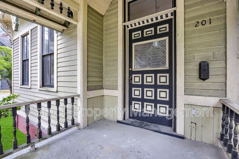 201 W 37th St #MAIN - Photo 4 of 49