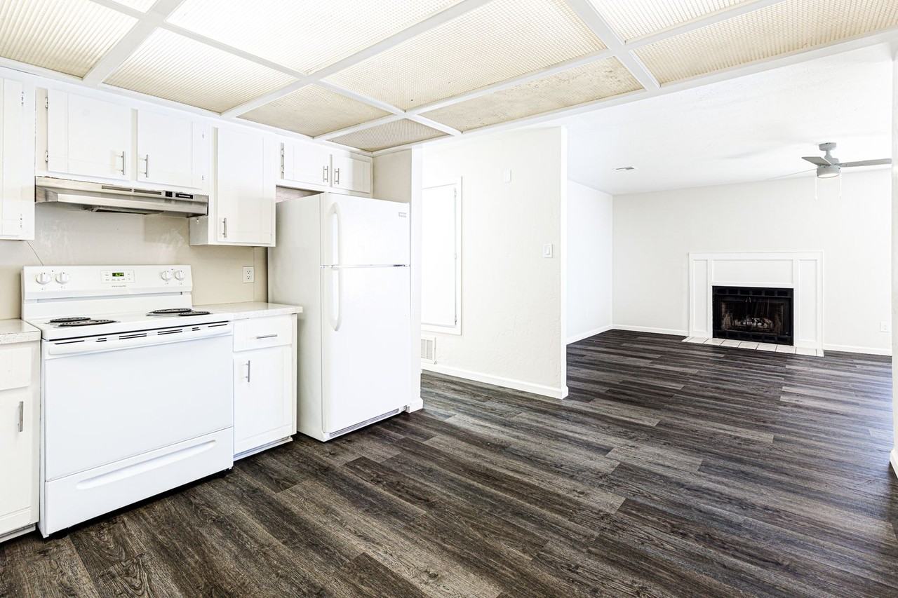 4010 Nw Ozmun Ave #4010B - Photo 5 of 10