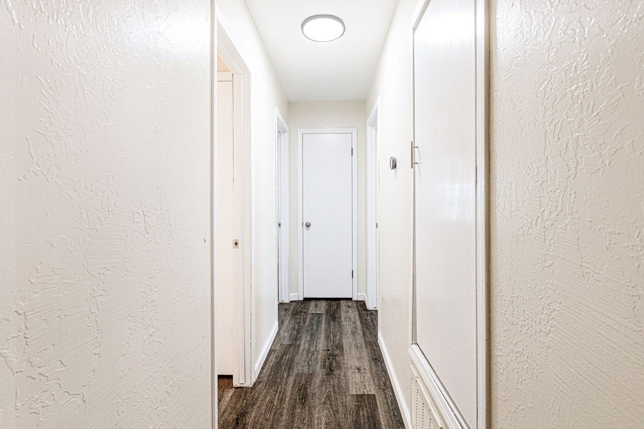 4010 Nw Ozmun Ave #4010B - Photo 6 of 10