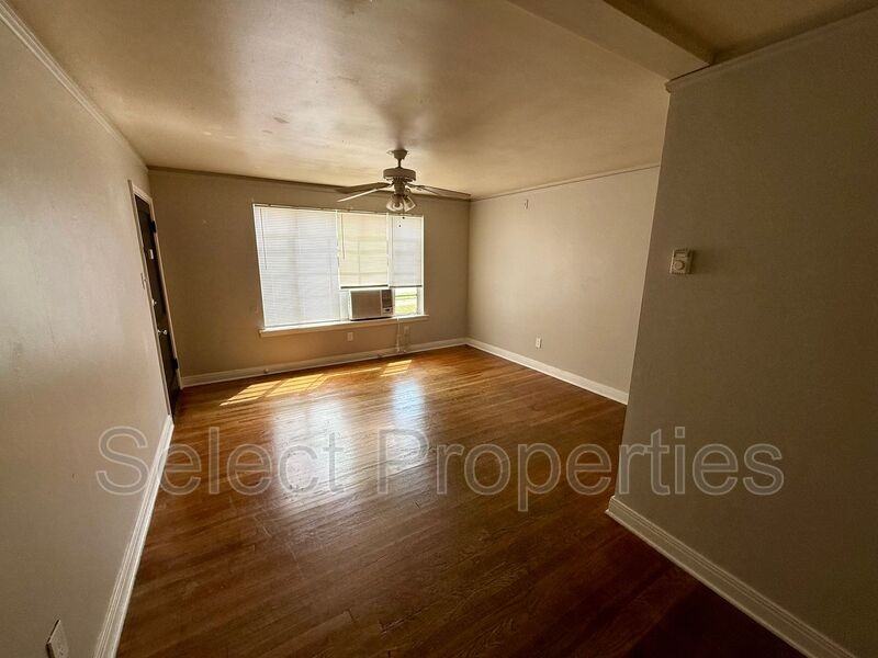 1009 Flint St - Photo 3 of 8