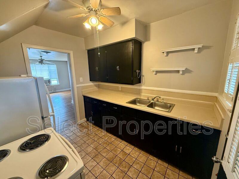 1009 Flint St - Photo 5 of 8