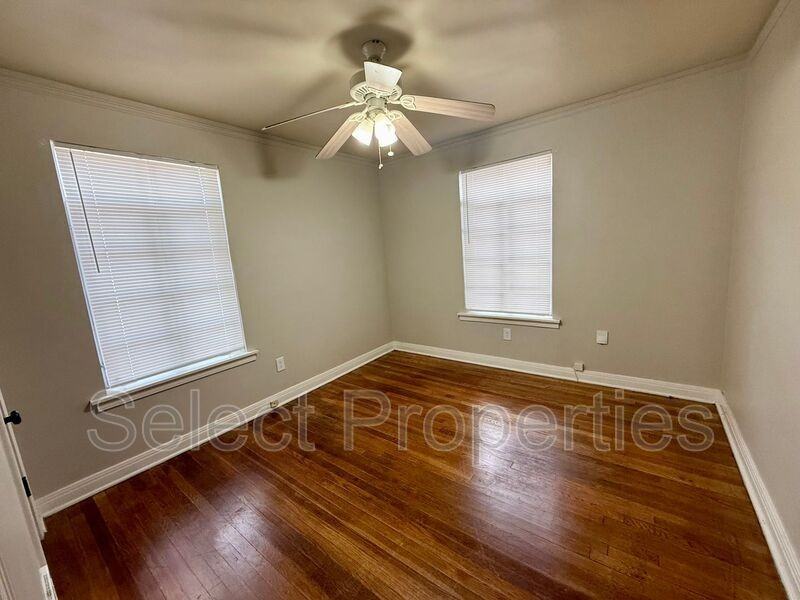 1009 Flint St - Photo 6 of 8
