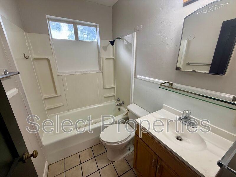 1009 Flint St - Photo 7 of 8