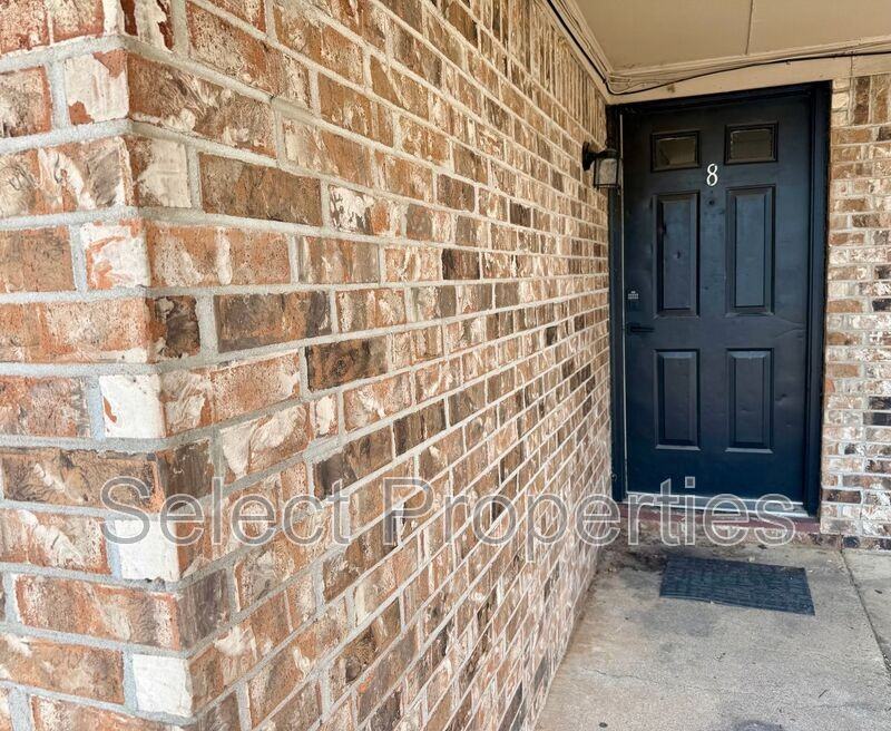 203 N Rogers St #8 - Photo 3 of 6