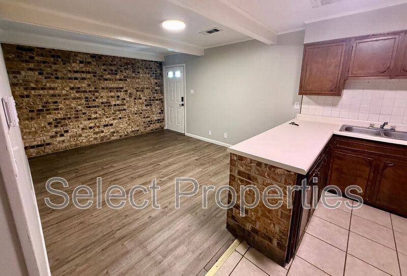 203 N Rogers St #8 - Photo 2 of 6