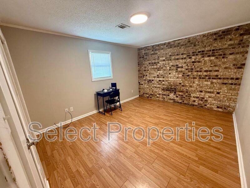 203 N Rogers St #8 - Photo 5 of 6