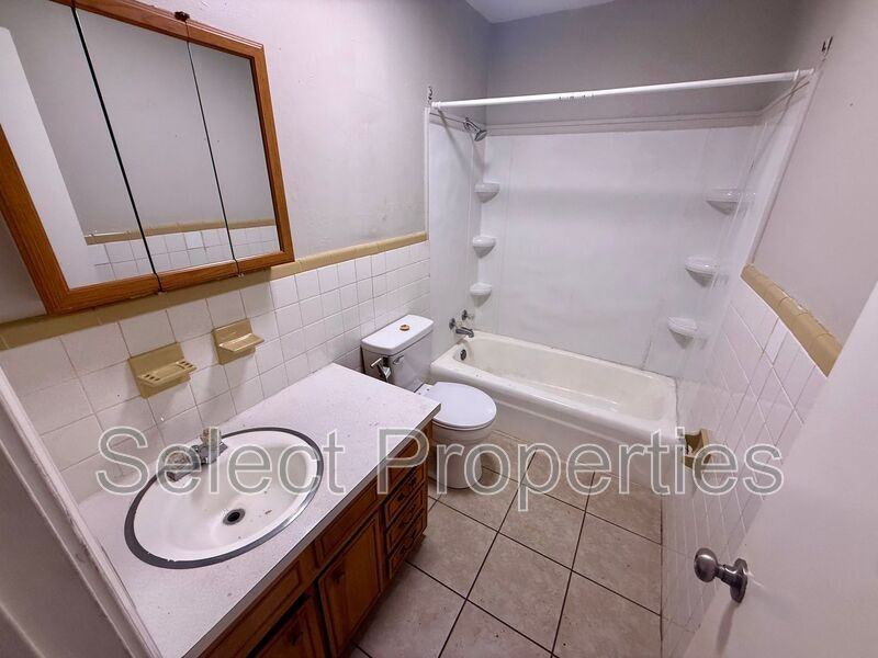 203 N Rogers St #8 - Photo 6 of 6