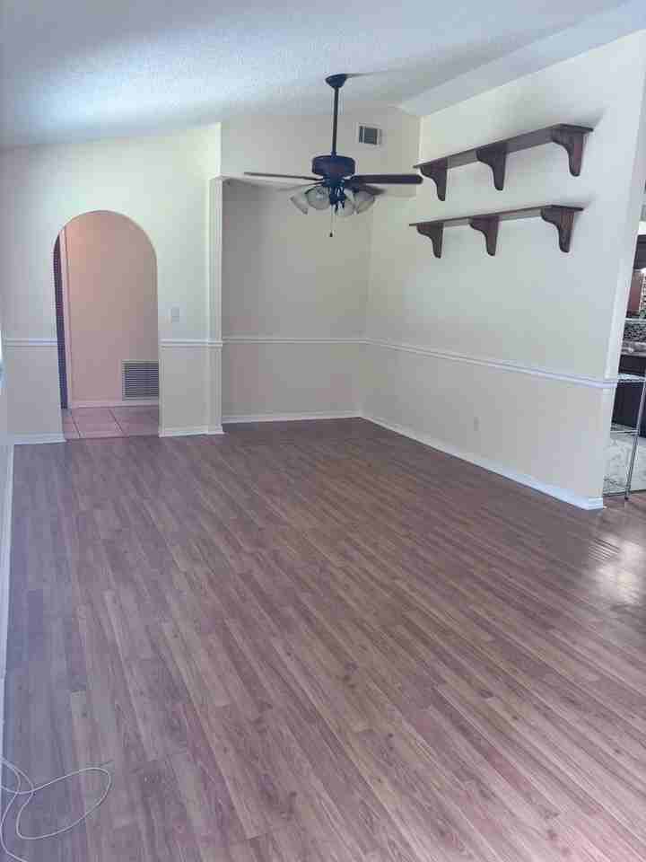 4907 Ne 6th St - Photo 2 of 30