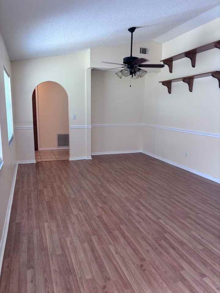 4907 Ne 6th St - Photo 3 of 30