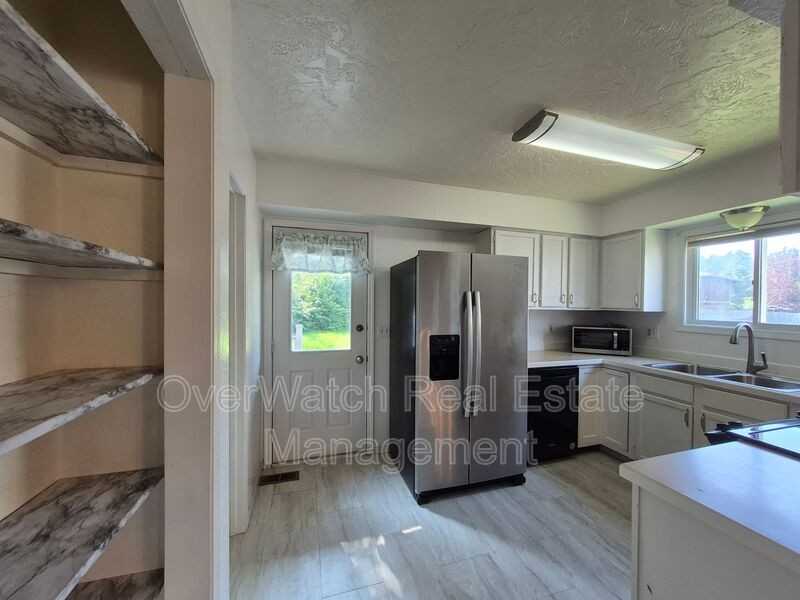 6872 Tamir Ave - Photo 5 of 23