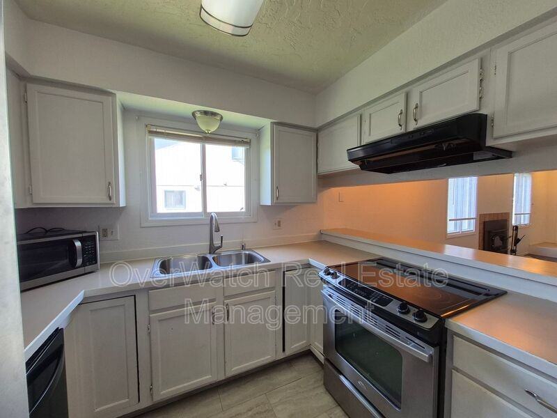 6872 Tamir Ave - Photo 6 of 23