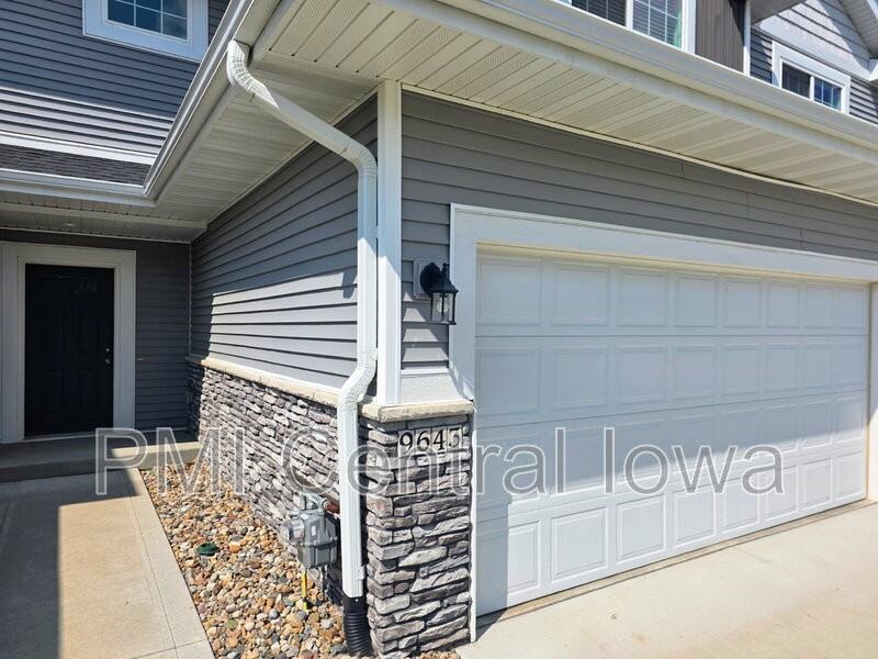 9643 Turnpoint Dr - Photo 2 of 31
