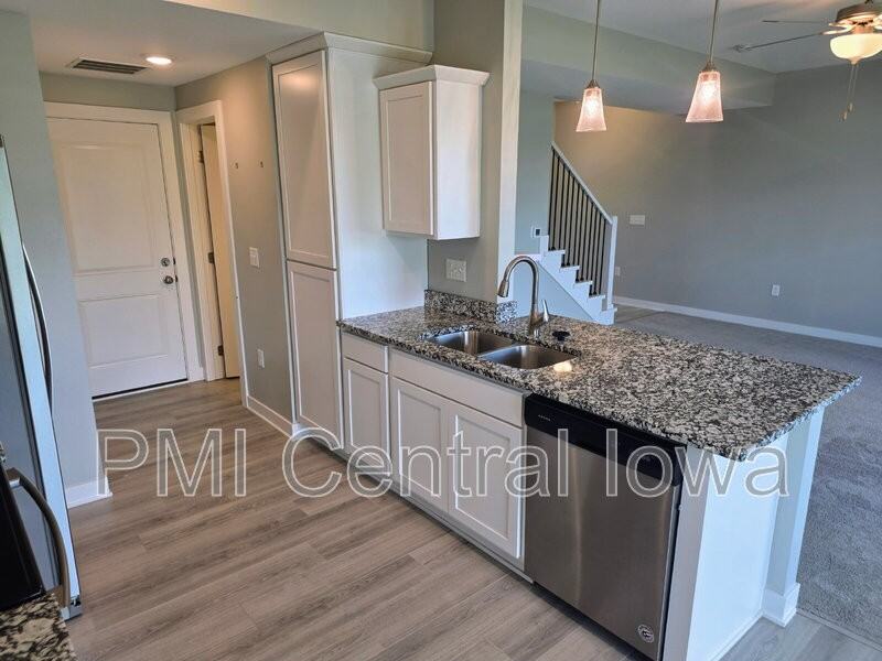 9643 Turnpoint Dr - Photo 4 of 31