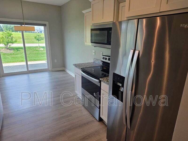 9643 Turnpoint Dr - Photo 5 of 31