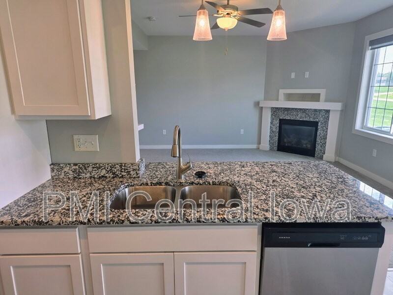 9643 Turnpoint Dr - Photo 6 of 31