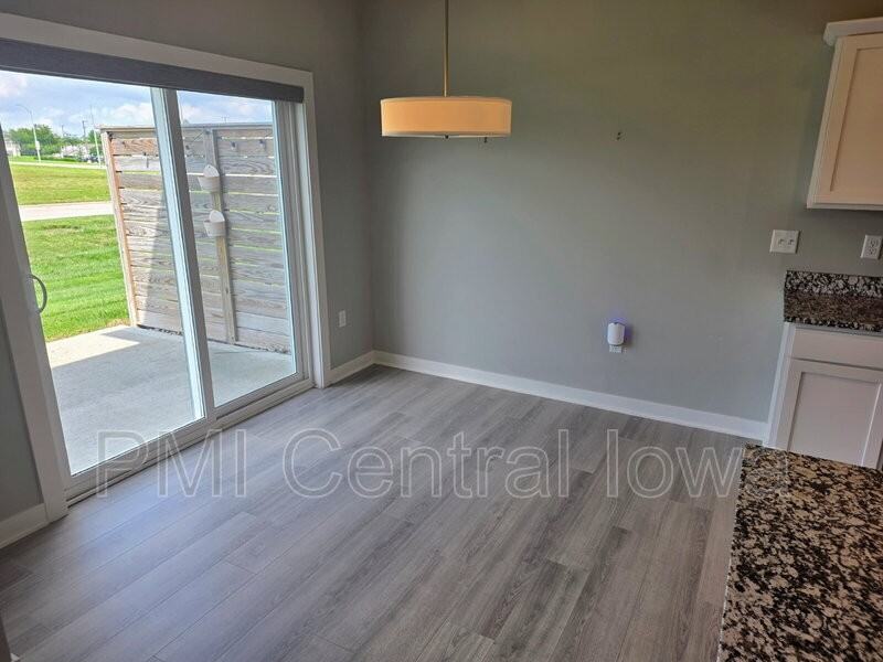 9643 Turnpoint Dr - Photo 7 of 31