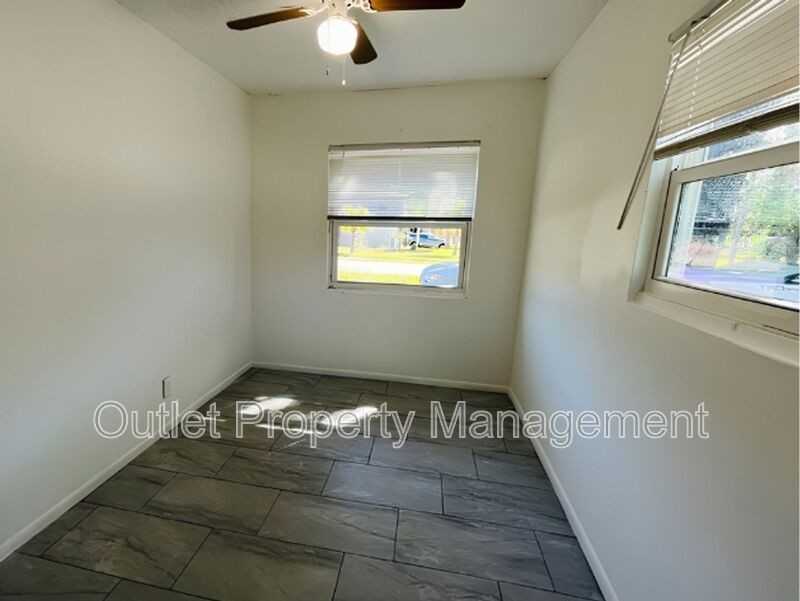 918 E 10th St #918B - Photo 6 of 10
