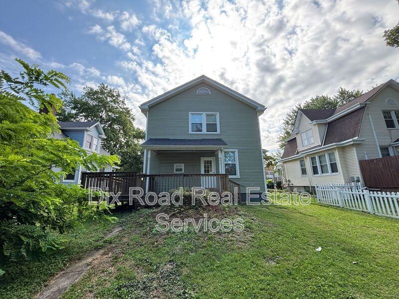 11169 Maple St - Photo 4 of 27
