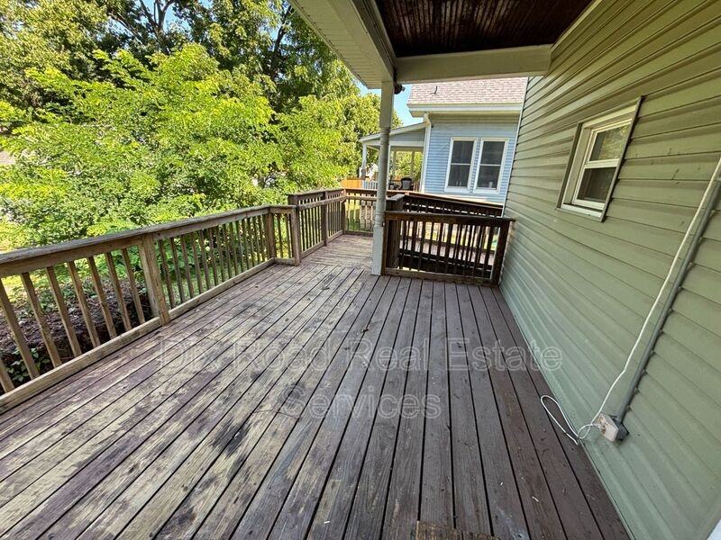 11169 Maple St - Photo 5 of 27