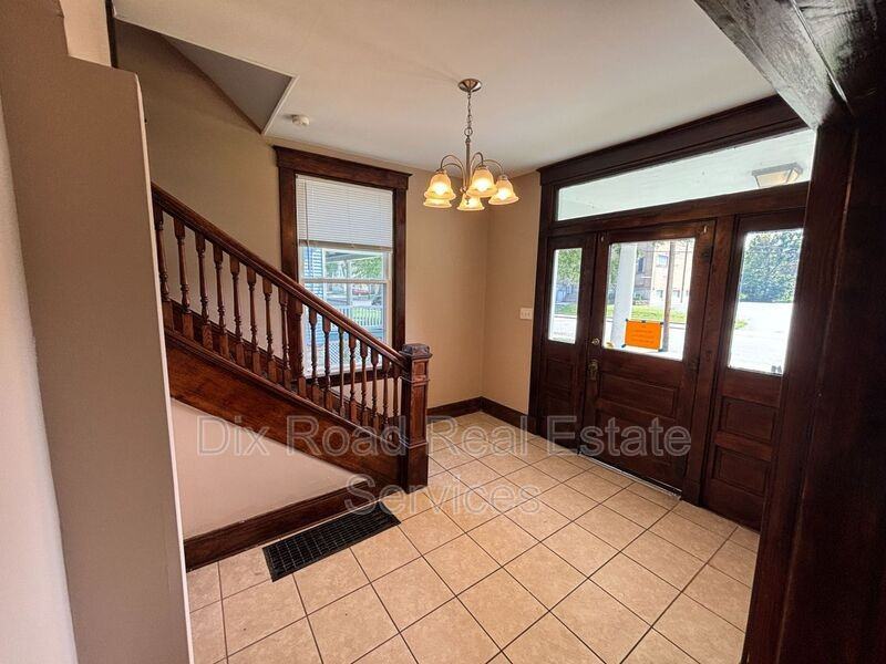 11169 Maple St - Photo 7 of 27
