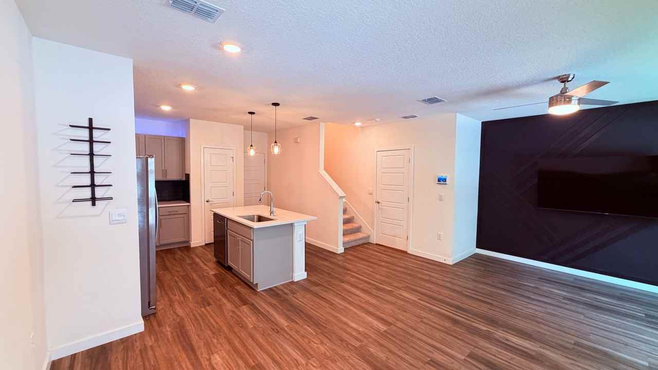 77 Myrtle St - Photo 3 of 37