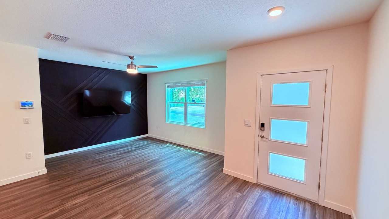 77 Myrtle St - Photo 4 of 37
