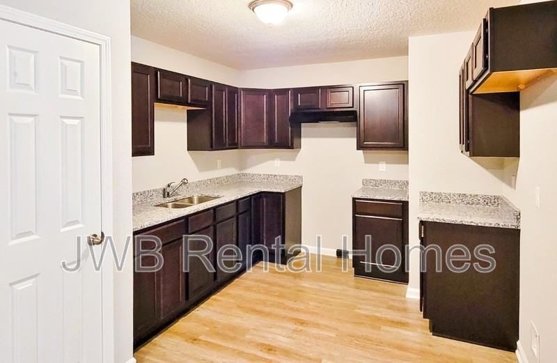 3079 Armstrong St - Photo 2 of 11