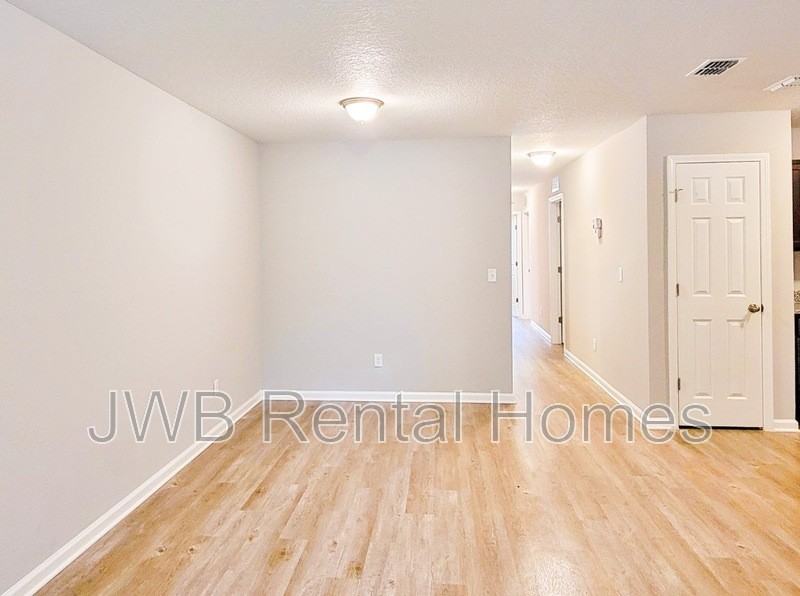 3079 Armstrong St - Photo 4 of 11