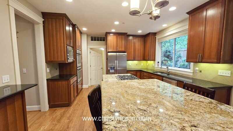11318 106th Ave Ne - Photo 6 of 35