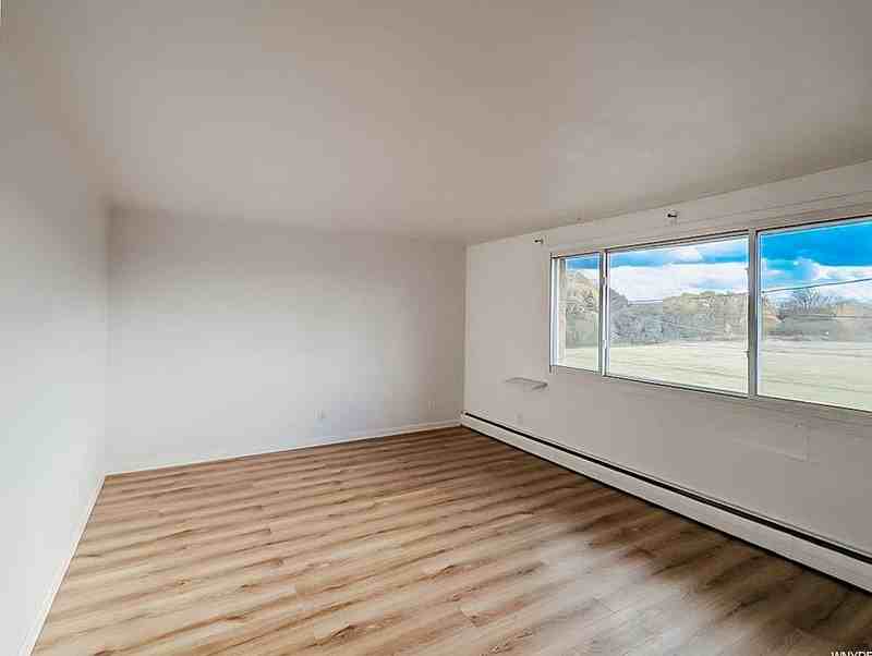 6020 Buffalo Ave - Photo 3 of 7