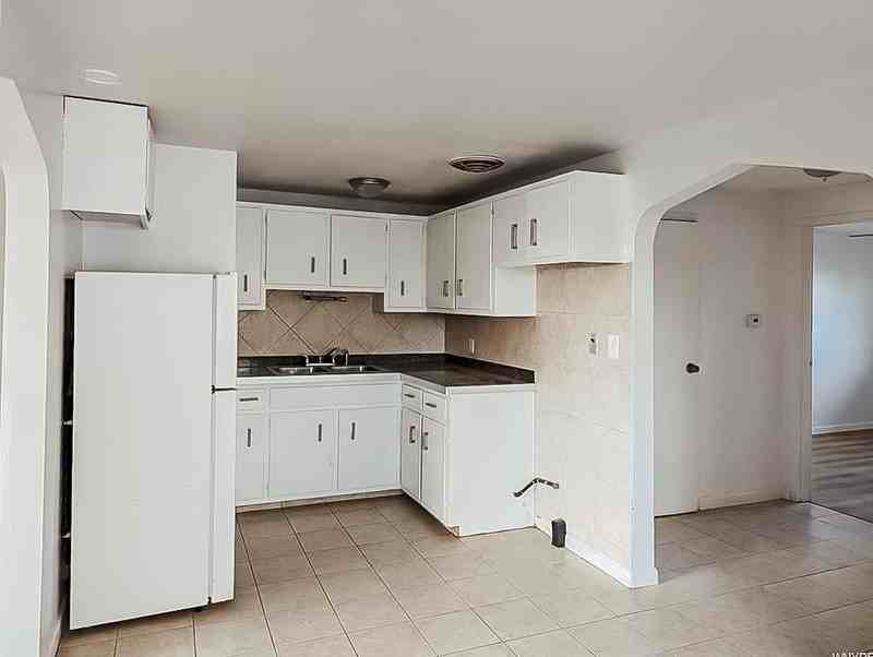 6020 Buffalo Ave - Photo 5 of 7