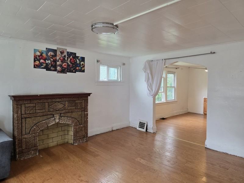 141 Leroy Ave - Photo 2 of 7