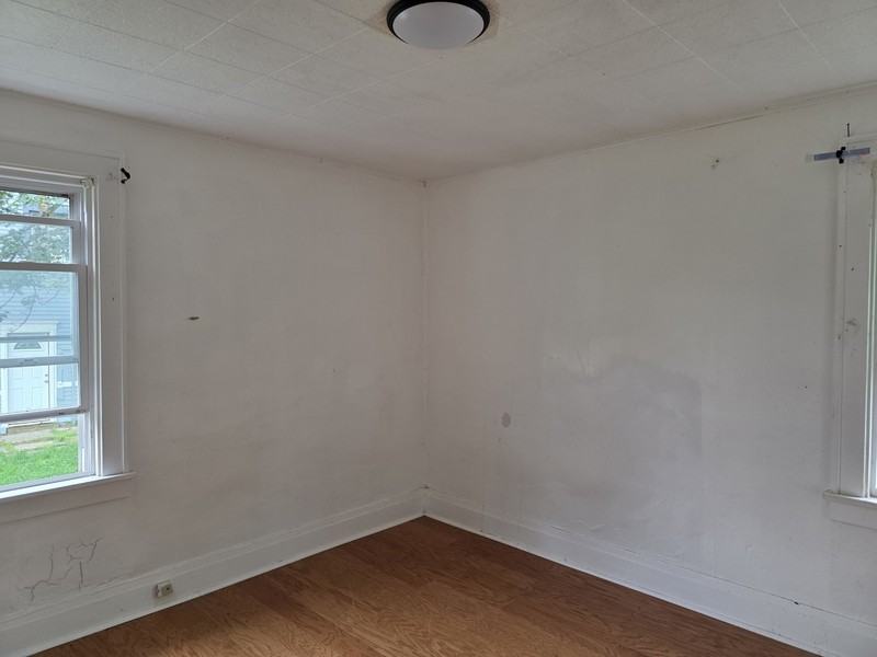 141 Leroy Ave - Photo 3 of 7