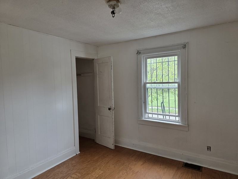 141 Leroy Ave - Photo 5 of 7