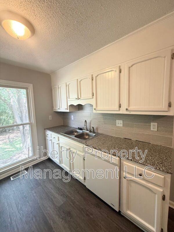 512 Nottingham Dr - Photo 3 of 14