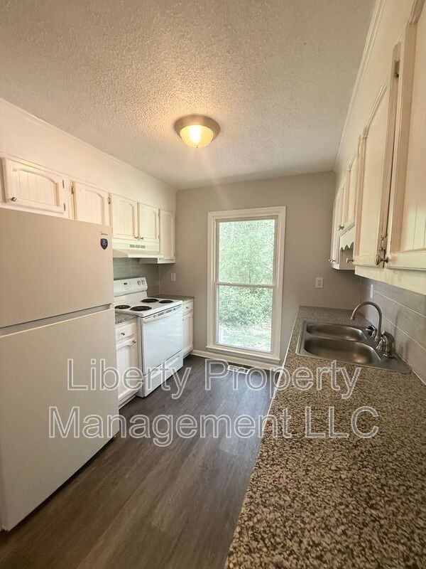 512 Nottingham Dr - Photo 5 of 14