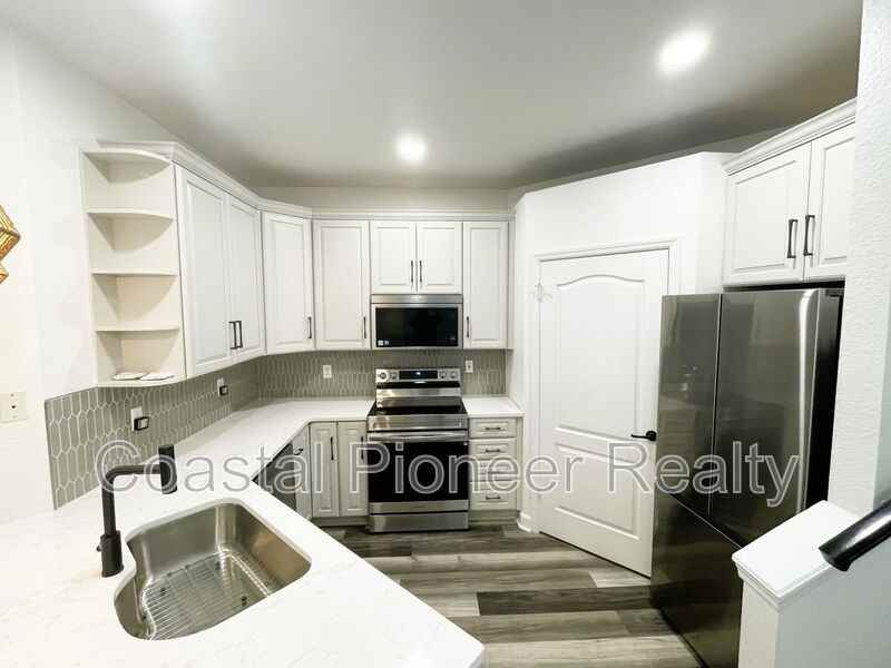 614 Seascape Way - Photo 3 of 21