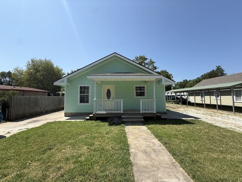 607 E Broadway