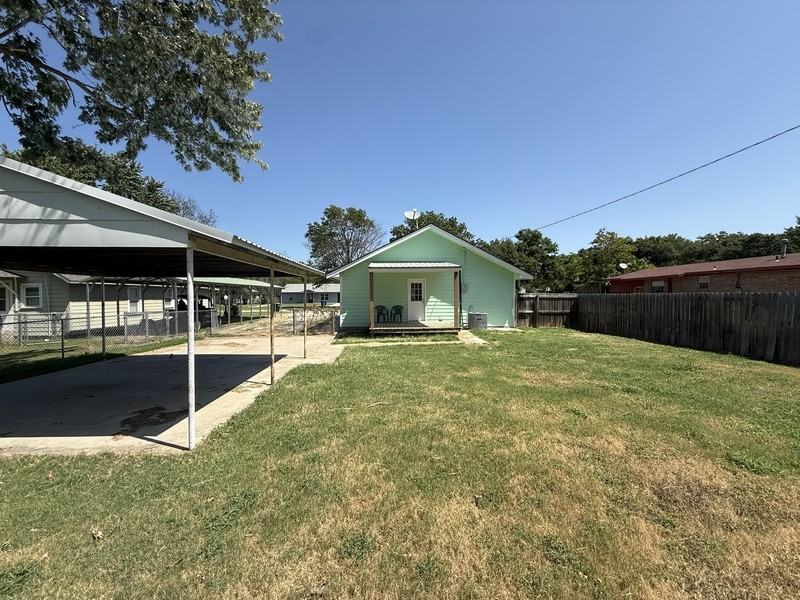 607 E Broadway - Photo 2 of 10
